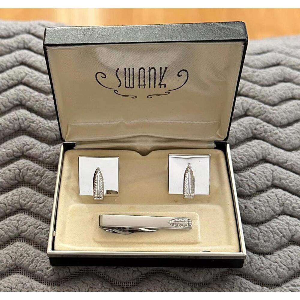 1960/70’s Swank Feather Motif Silver-tone metal cufflinks and tie bar set